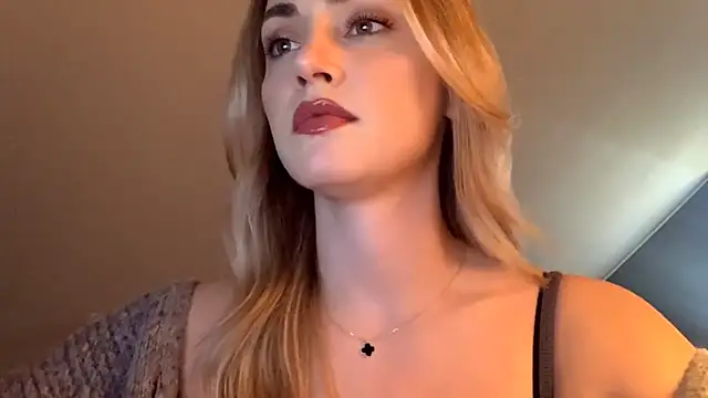 ScarlettSensitive online show from April 14, 2:12 pm