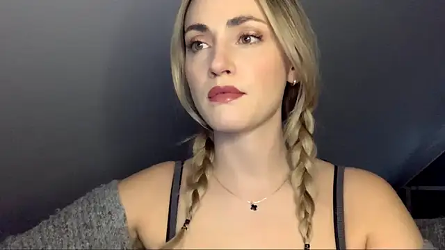 ScarlettSensitive online show from April 20, 2:20 pm