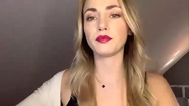 Snapshot of ScarlettSensitive chatting on May 1, 2:10 pm ScarlettSensitive online show from May 1, 2:10 pm