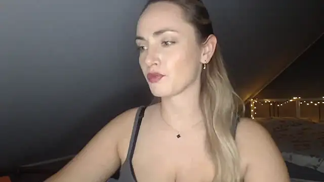 Snapshot of ScarlettSensitive chatting on June 7, 8:12 pm ScarlettSensitive online show from June 7, 8:12 pm