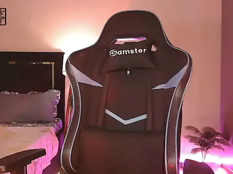 NaughtyUrus online show from April 25, 1:08 am