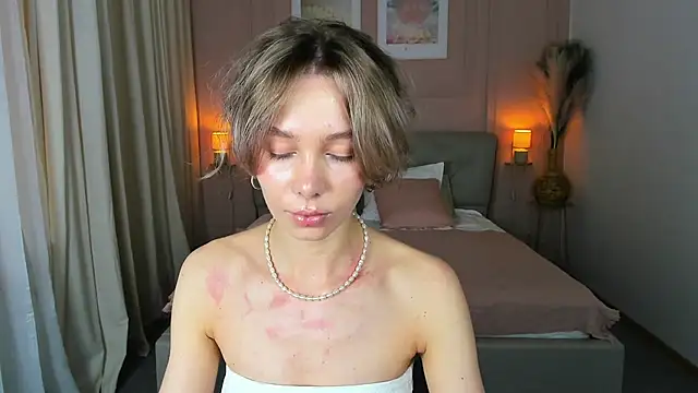 LuluAlis online show from March 18, 1:58 pm