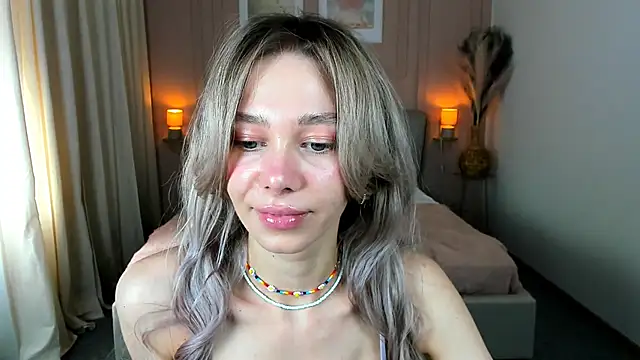 Snapshot of LuluAlis chatting on April 25, 1:41 pm LuluAlis online show from April 25, 1:41 pm