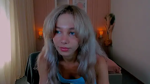 Snapshot of LuluAlis chatting on May 21, 1:51 pm LuluAlis online show from May 21, 1:51 pm