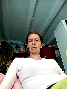 Snapshot of Tania9876 chatting on May 17, 7:28 am Tania9876 online show from May 17, 7:28 am