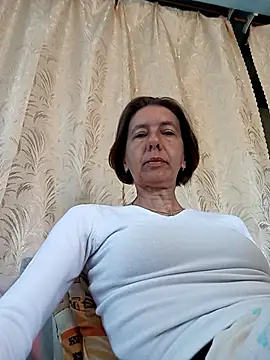 Snapshot of Tania9876 chatting on June 17, 7:11 am Tania9876 online show from June 17, 7:11 am