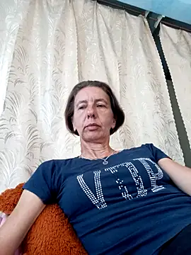 Snapshot of Tania9876 chatting on July 11, 7:33 am Tania9876 online show from July 11, 7:33 am