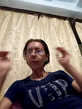 Snapshot of Tania9876 chatting on August 4, 8:33 pm Tania9876 online show from August 4, 8:33 pm