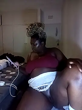 Snapshot of Thickdarkbby chatting on May 7, 8:36 pm Thickdarkbby online show from May 7, 8:36 pm