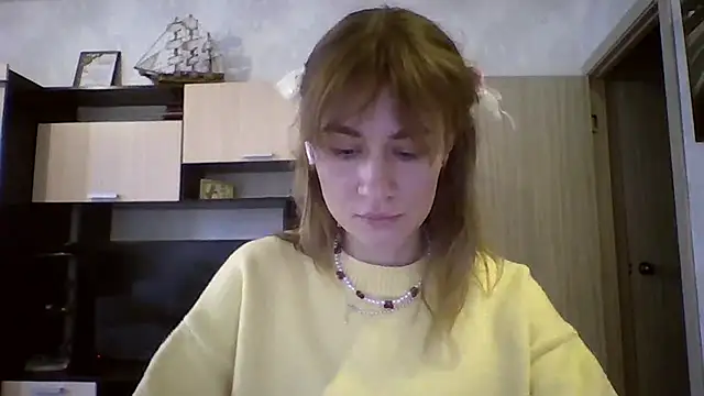 ElenoreHolguin online show from April 10, 9:14 am