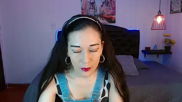 Snapshot of Mylu_xx chatting on May 26, 1:40 pm Mylu xx online show from May 26, 1:40 pm