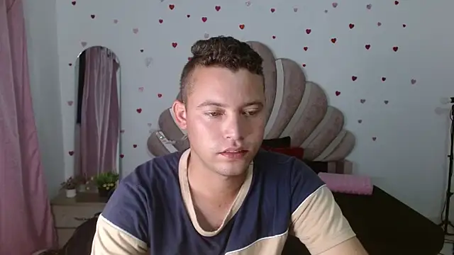 Snapshot of sven_fox723 chatting on May 14, 1:07 pm sven fox723 online show from May 14, 1:07 pm
