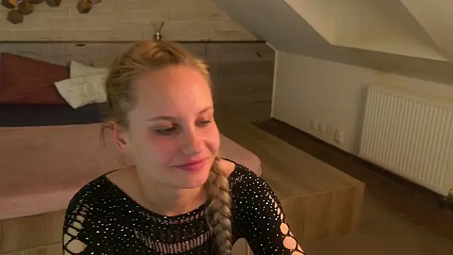 Snapshot of IceBlueBabe chatting on May 25, 7:42 pm IceBlueBabe online show from May 25, 7:42 pm
