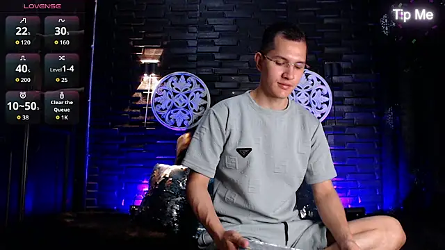 MilanDavid1 online show from April 15, 4:25 pm