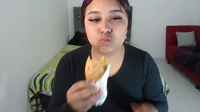 Snapshot of candymorena69 chatting on May 25, 12:44 pm candymorena69 online show from May 25, 12:44 pm