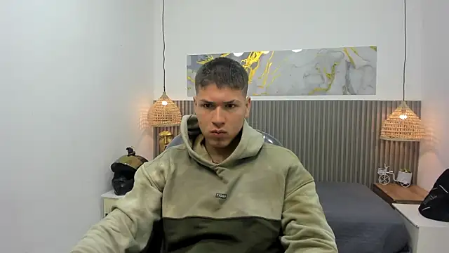AlessandroFranco online show from May 4, 1:18 pm