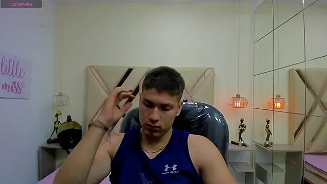 Snapshot of AlessandroFranco chatting on May 23, 1:26 pm AlessandroFranco online show from May 23, 1:26 pm