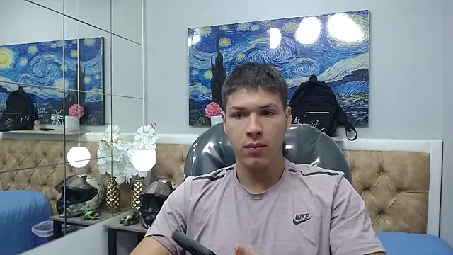 Snapshot of AlessandroFranco chatting on June 4, 1:39 pm AlessandroFranco online show from June 4, 1:39 pm