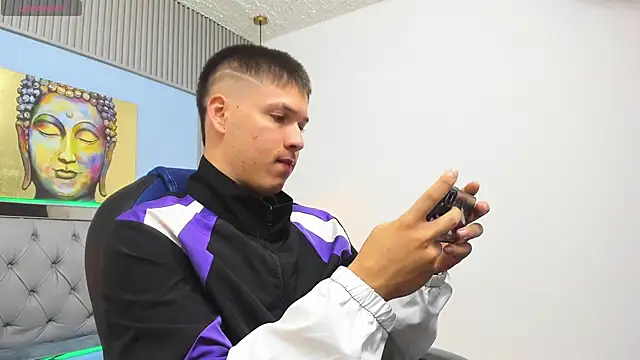 Snapshot of AlessandroFranco chatting on June 20, 1:36 pm AlessandroFranco online show from June 20, 1:36 pm