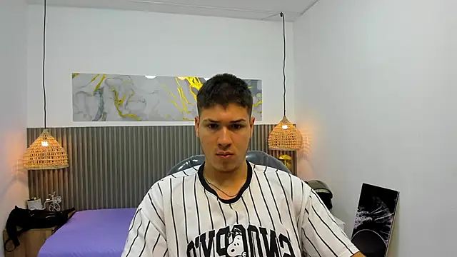Snapshot of AlessandroFranco chatting on June 27, 1:50 pm AlessandroFranco online show from June 27, 1:50 pm