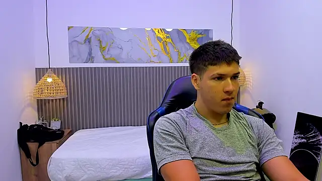 Snapshot of AlessandroFranco chatting on July 22, 12:41 pm AlessandroFranco online show from July 22, 12:41 pm
