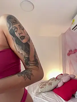 Adalyn Cute online show from April 24, 11:34 am