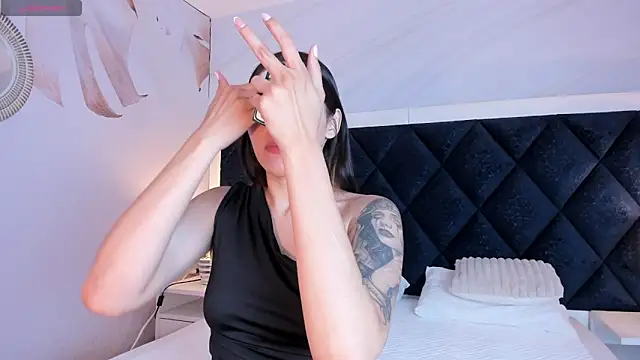 Adalyn Cute online show from April 25, 11:35 am