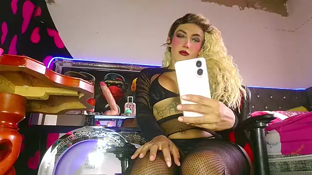 Snapshot of candy_aass chatting on April 27, 9:35 pm candy aass online show from April 27, 9:35 pm