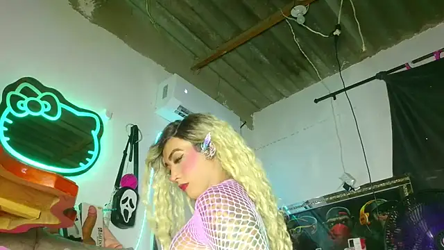 Snapshot of candy_aass chatting on May 14, 8:37 pm candy aass online show from May 14, 8:37 pm