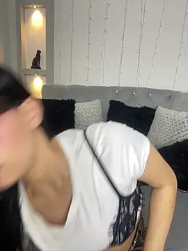 Snapshot of Queen_Chanel_XXX chatting on June 8, 8:20 pm Queen Chanel XXX online show from June 8, 8:20 pm
