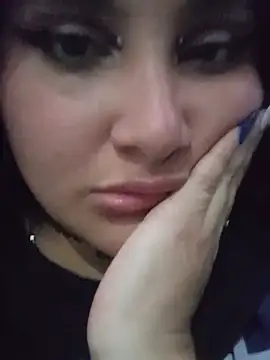 Snapshot of Liily_Foxxy chatting on May 18, 10:21 am Liily Foxxy online show from May 18, 10:21 am