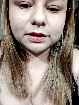 Snapshot of jennyyhottt chatting on April 22, 5:03 pm jennyyhottt online show from April 22, 5:03 pm