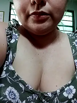 Snapshot of jennyyhottt chatting on May 1, 6:01 pm jennyyhottt online show from May 1, 6:01 pm