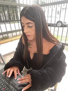 Snapshot of Electra_Pinkk chatting on April 15, 8:09 pm Electra Pinkk online show from April 15, 8:09 pm