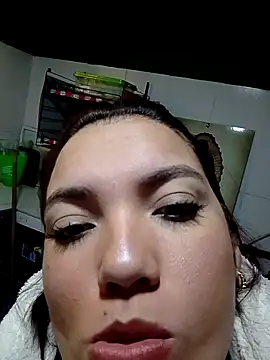 Snapshot of rose_0480 chatting on March 15, 12:27 am rose 0480 online show from March 15, 12:27 am