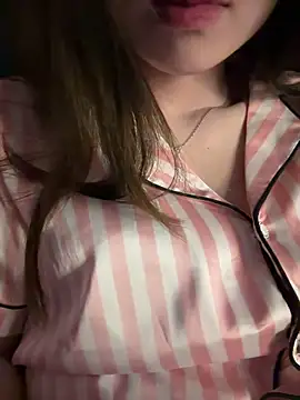 Snapshot of Cum-withyou chatting on May 2, 7:52 pm Cum-withyou online show from May 2, 7:52 pm