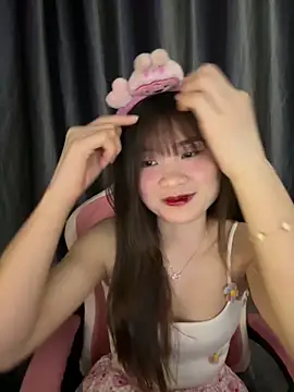 Snapshot of Cum-withyou chatting on May 3, 5:19 pm Cum-withyou online show from May 3, 5:19 pm