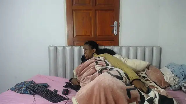 JoycyQueen online show from April 23, 12:56 am