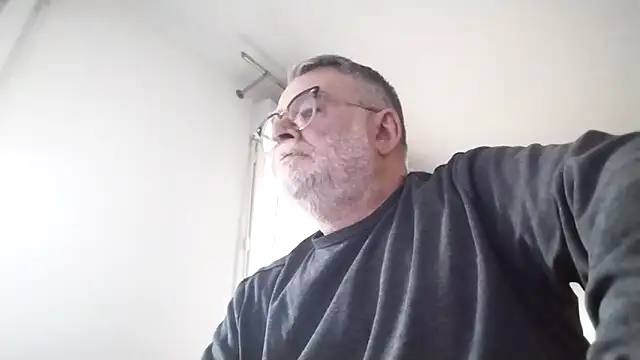 Snapshot of oura chatting on March 29, 5:51 am oura online show from March 29, 5:51 am