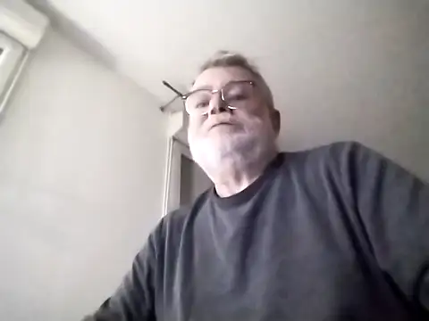 Snapshot of oura chatting on March 31, 5:41 am oura online show from March 31, 5:41 am