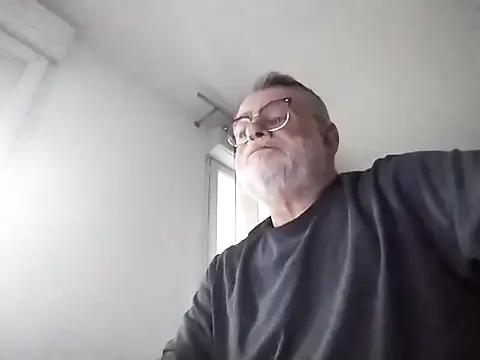 Snapshot of oura chatting on April 1, 6:25 am oura online show from April 1, 6:25 am
