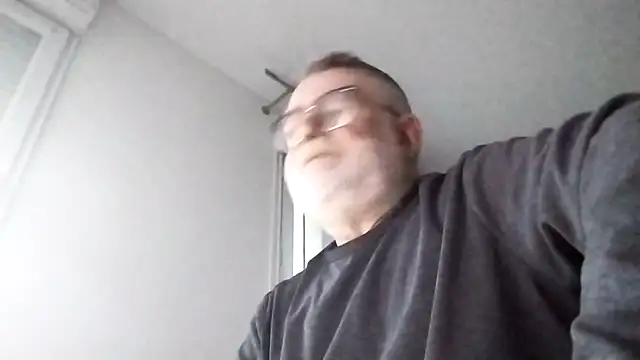 Snapshot of oura chatting on April 4, 5:38 am oura online show from April 4, 5:38 am