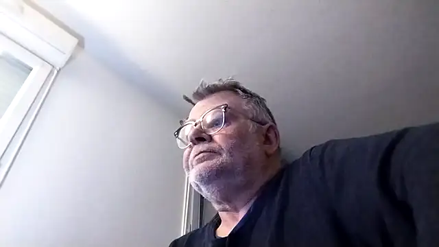 Snapshot of oura chatting on April 13, 5:24 am oura online show from April 13, 5:24 am