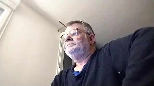 Snapshot of oura chatting on April 18, 5:00 am oura online show from April 18, 5:00 am