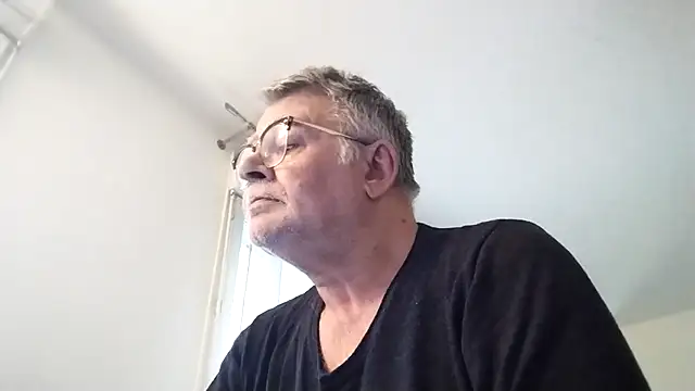Snapshot of oura chatting on April 25, 6:27 am oura online show from April 25, 6:27 am