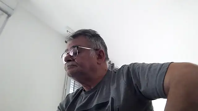 Snapshot of oura chatting on April 26, 7:06 am oura online show from April 26, 7:06 am