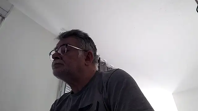 Snapshot of oura chatting on April 30, 6:53 am oura online show from April 30, 6:53 am
