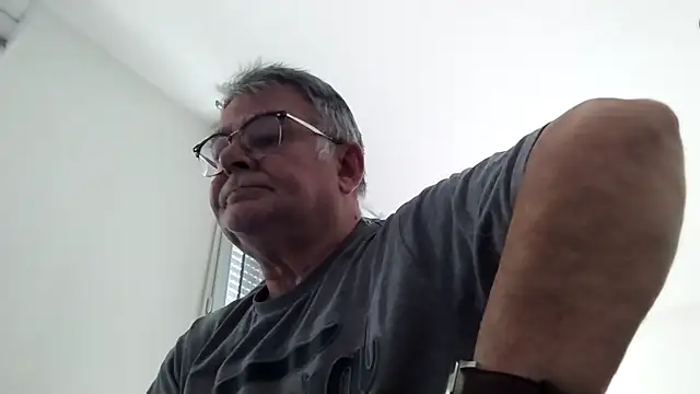 Snapshot of oura chatting on May 2, 7:35 am oura online show from May 2, 7:35 am