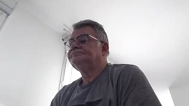 Snapshot of oura chatting on May 4, 6:31 am oura online show from May 4, 6:31 am