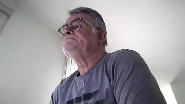 Snapshot of oura chatting on May 5, 6:43 am oura online show from May 5, 6:43 am